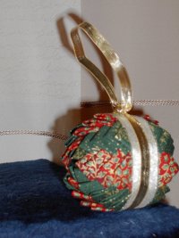 Des boules en patchwork pour décorer votre sapin! 415