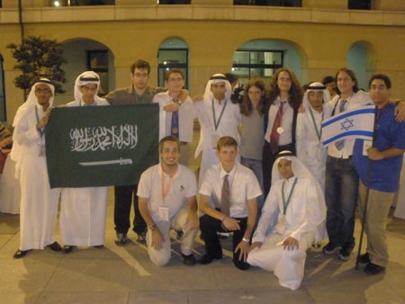 طلاب اسرائيليين وسعوديين Cid_1210