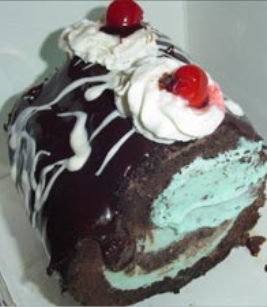 الكعكة الملفوفة بالشوكولاتة والتوت 1l10