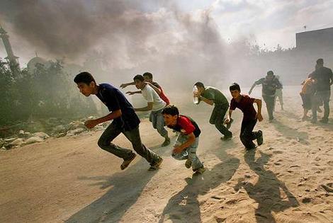 Mobilisations européennes " contre l¹apartheid en Palestine " et contre la guerre en Irak. (01/10/02) Gaza_w10