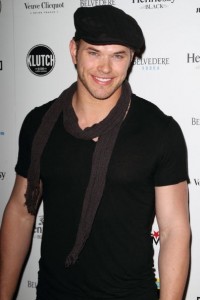 Kellan Lutz - Page 15 Kellan11