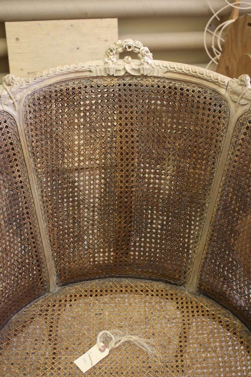 Un fauteuil Louis XV restauré à Québec par '' La Chaiserie '' 0710