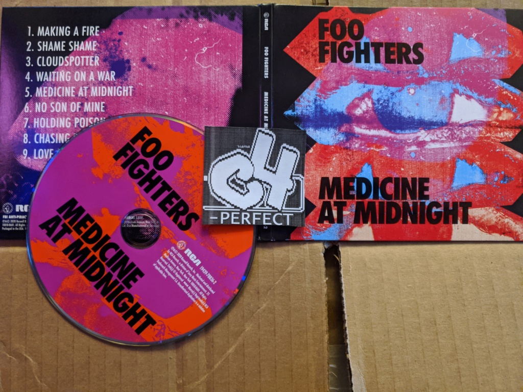 Foo_Fighters-Medicine_At_Midnight-2021-C4 00-foo10