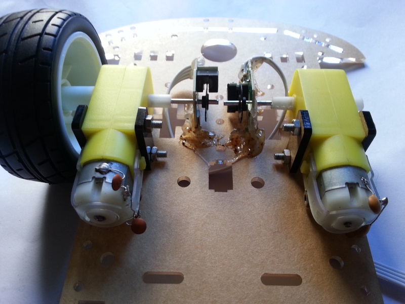 购买到的arduino智能小车器件 20130520