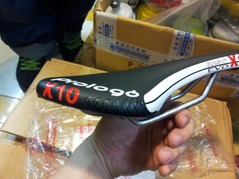 100%新，正品意大利prologo NAGO EVO X10 高檔鯊魚紋 山地自行車坐墊座包  48089810
