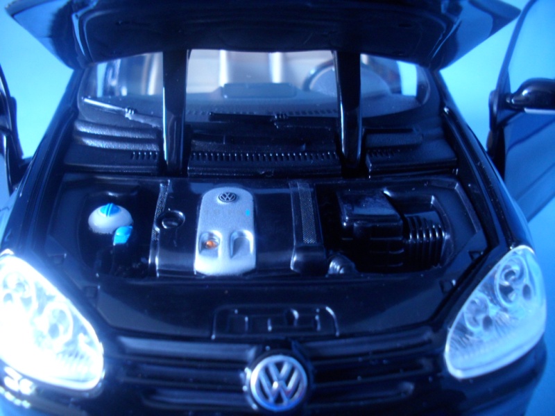 VW Golf 5 1:18 Bburago Sam_0843