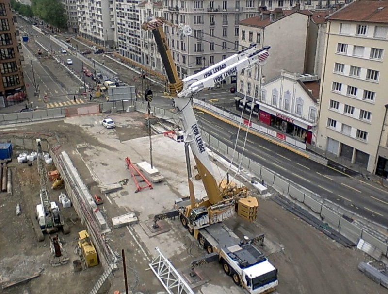 Les grues de LYON LEVAGE (Groupe SMMI) (France) - Page 3 Lyon_l11