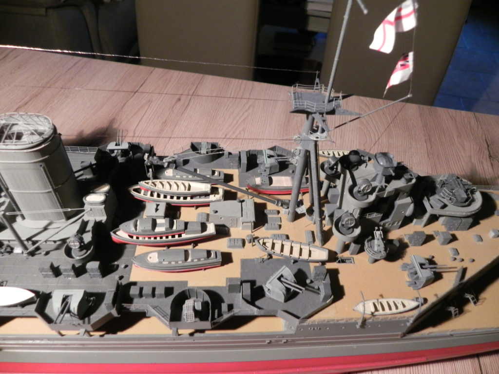 Croiseur de bataille Hood [Trumpeter 1/200°] de michel delaporte  Dscn3810