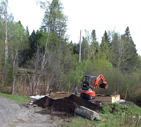 Pour s' occuper encore un brin aménagement et construction d'une serre. Bac_410