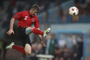 Skela dhe Aliaj karikojnë kuqezinjtë: Fiton Shqipëria 2-0!  Lila-310