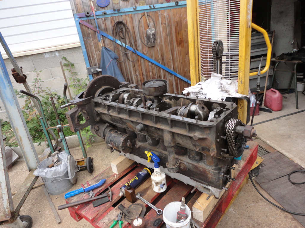 moteur 8 cylindres auburn Dsc02120