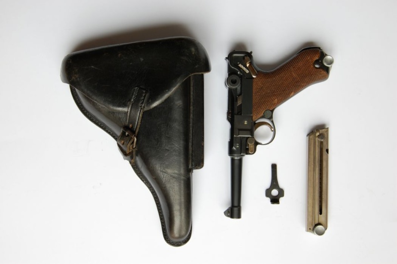 Un pistolet Luger de la Luftwaffe fabriqué par Krieghoff. 00110
