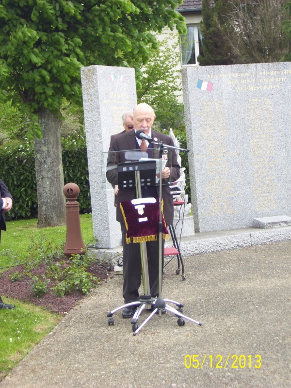 COMMEMORATION DU 8 MAI 1945 A PUTANGES (ORNE) 100_3316