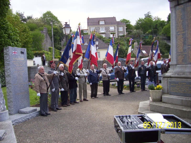 COMMEMORATION DU 8 MAI 1945 A PUTANGES (ORNE) 100_3321