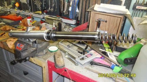 1700 TOURER - tuto remplacement joints spi suspension Sdc11144