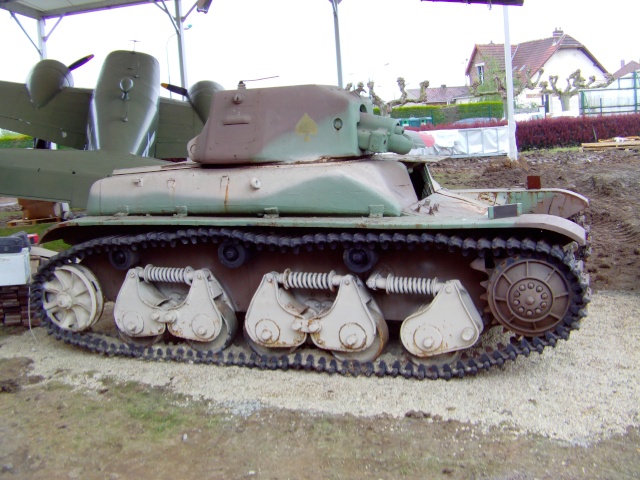 Un petit char Français de 1940 est arrivé au Musée Imag0122