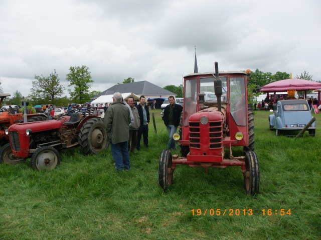 photo des vieux tracteur le dimanche de la pentecôte a cintray  Imgp2838