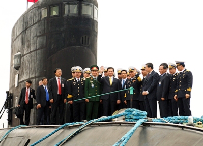 Thủ tướng Nguyễn Tấn Dũng kiểm tra tiến độ thử nghiệm tàu ngầm Hà Nội Ttg20t10