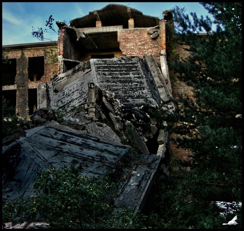 Lieux abandonnés dans le monde - Page 7 Pano19
