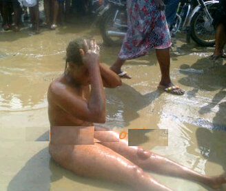  A food Vendor runs mad on the street naked after confessing to using mutuary water to get customers Seller11