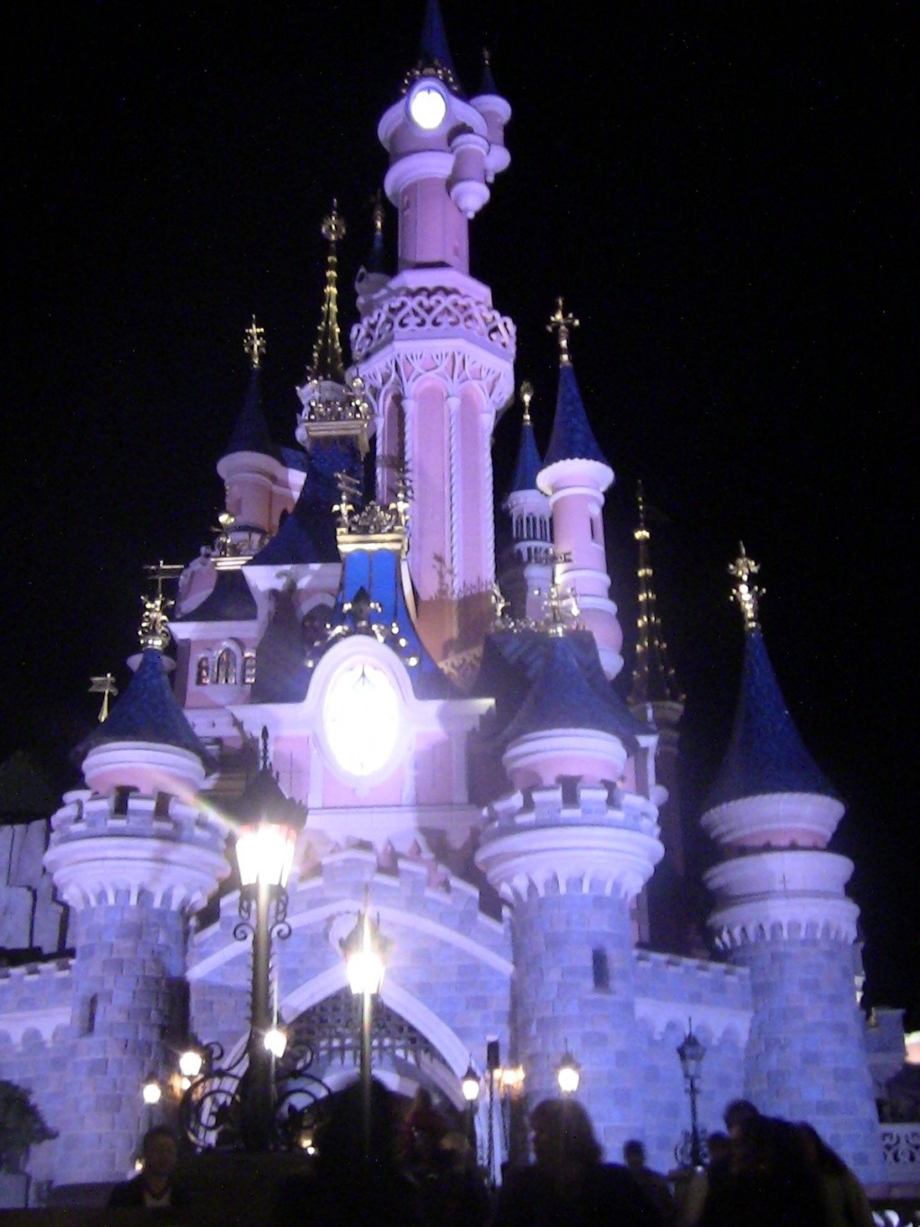 Vos photos nocturnes de Disneyland Paris - Page 2 Disney11