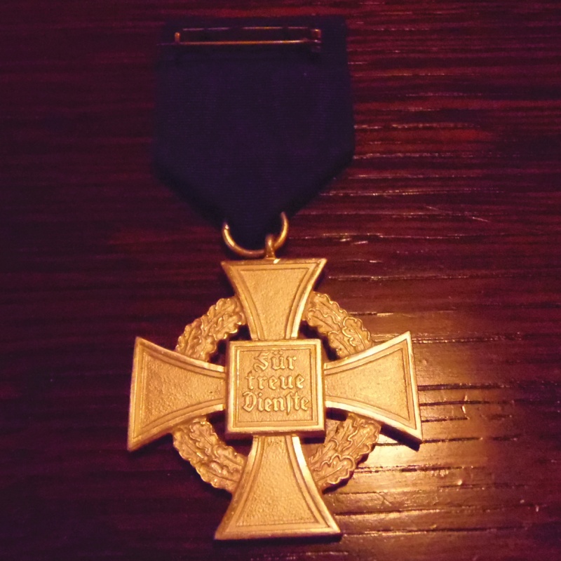 Brassard NSKOV, médaille et insigne REX P6110019