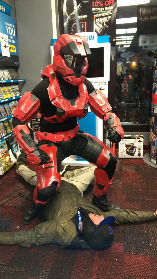 Halo Reach Suit at the Halo 4 Midnight Release 31657211