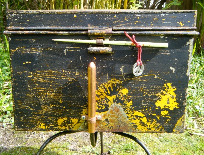  PEACE AMMO BOX Steampunk Side Table with MidCentury Legs, 1940s Ammunition Box, Transformed Into Storage Dscf8411