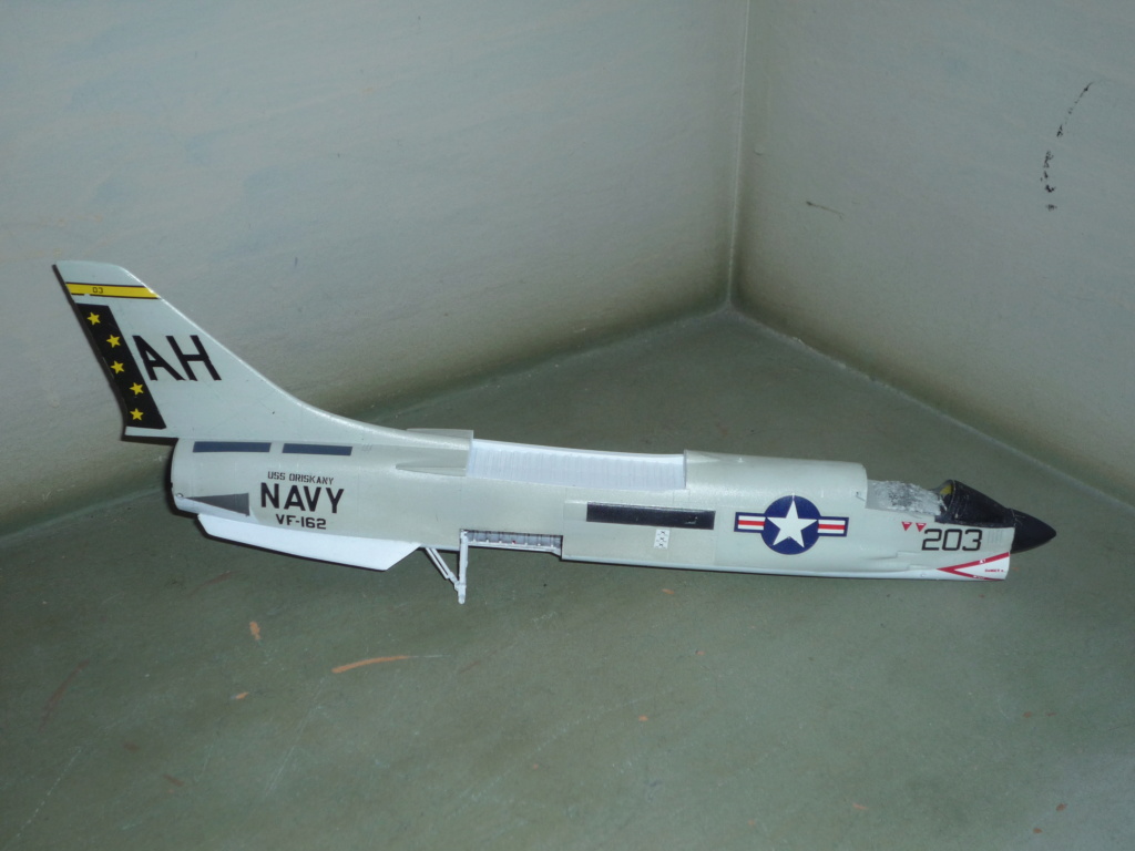 [Hasegawa] F-8E Crusader --FINI-- P1070130
