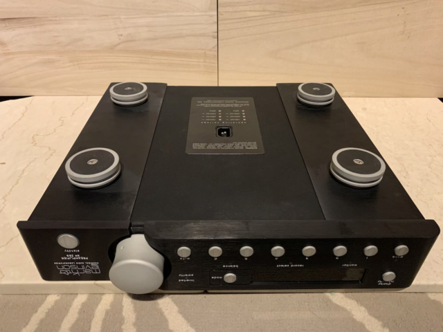 Mark Levinson No.38 Stereo Preamplifier with Remote (Used) Img_9545