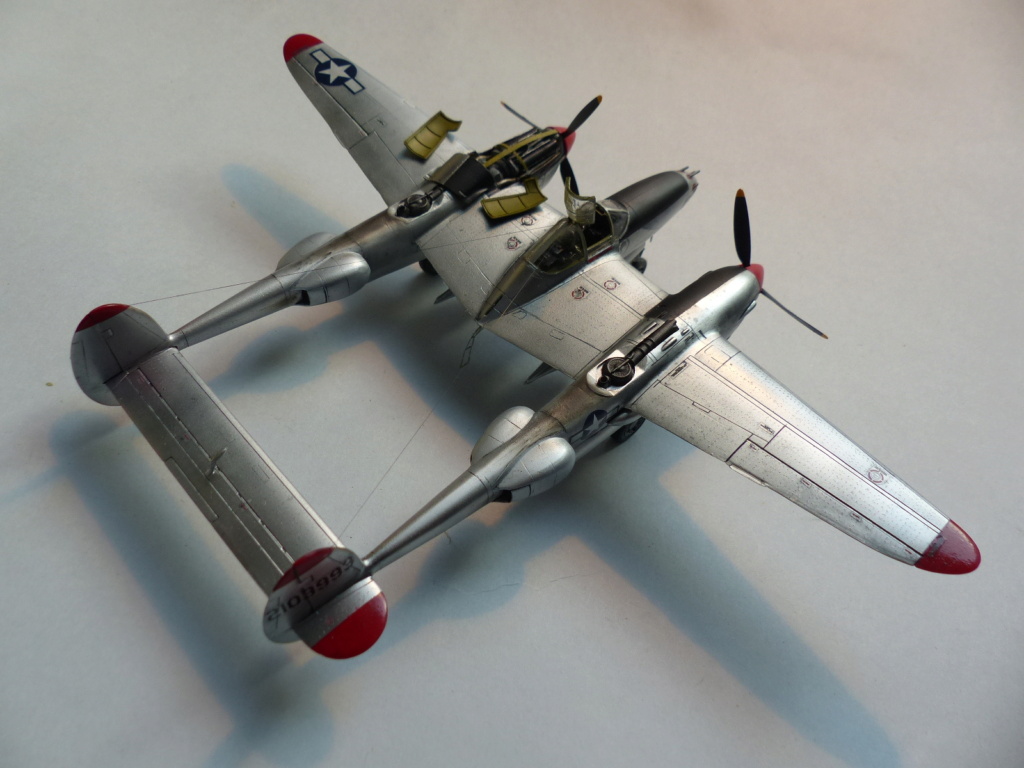 1/72 P-38L Lightning et A6M5 Zero P1050362