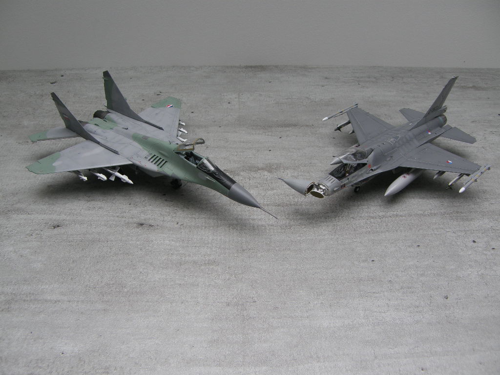 FINI : Les couples infernaux : F-16 RNLAF vs MiG-29 serbe (KOSOVO - mars 1999) P7130023