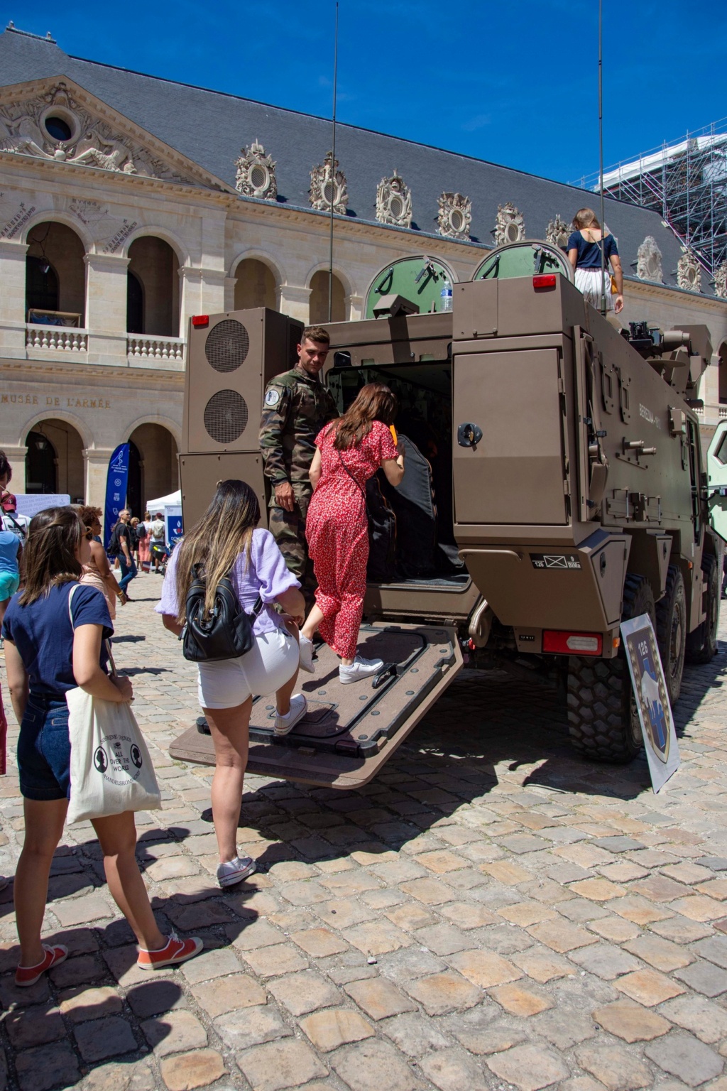 14 juillet: les Français à la rencontre de leurs armées (75) 29372010