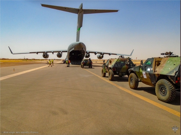 Officiellement, Barkhane se "ré articule" en quittant le Mali - # 7 38871610