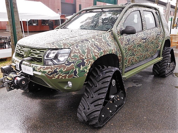 Le Dacia Duster version Commando pour l'armée roumaine Dscn3910