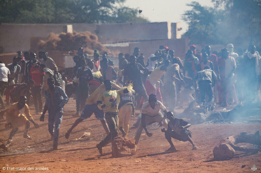 Un convoi de Barkhane face à une vague d'hostilité au Niger Tera1010