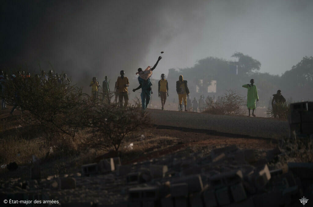 Un convoi de Barkhane face à une vague d'hostilité au Niger Tera410