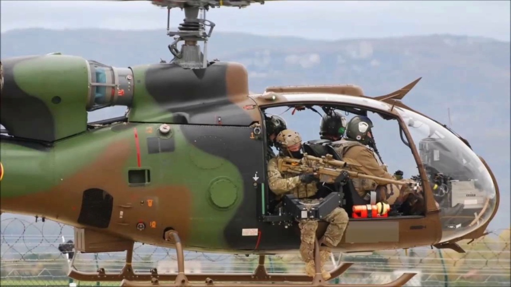 Une Gazelle et son sniper interceptent une équipe mortiers des GAT Zxpkyc10