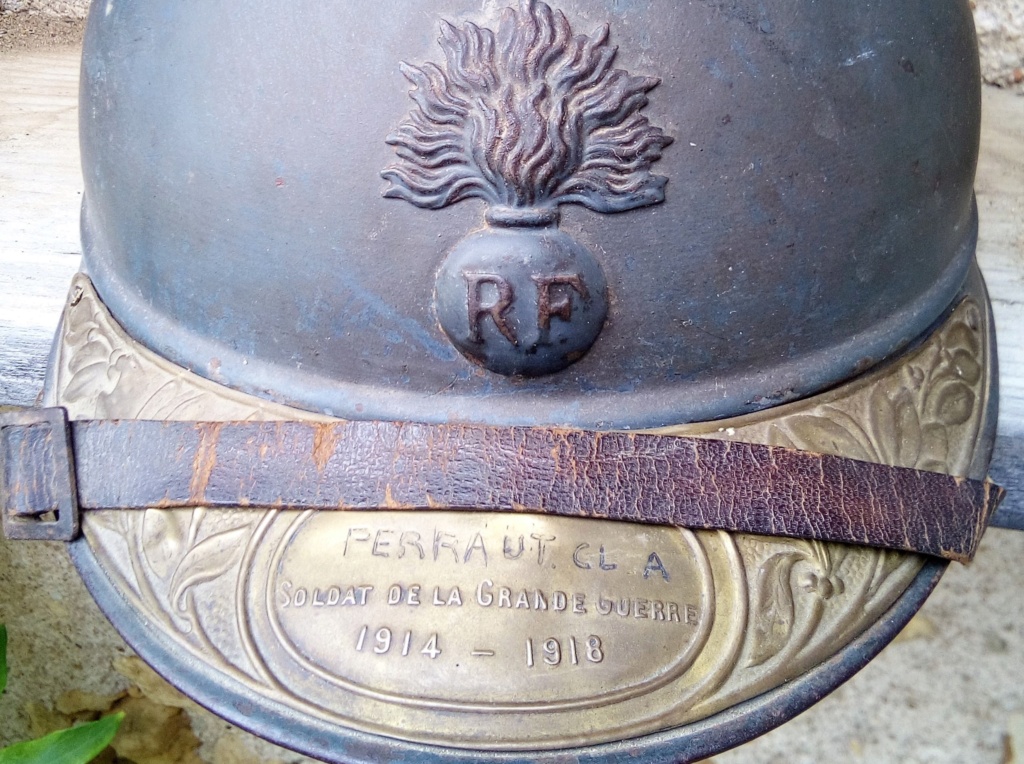 La plaquette souvenir du casque Adrian "Soldat de la Grande Guerre 1914-1918" Img_1176
