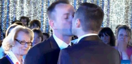 Premier mariage homosexuel en France : Vincent et Bruno vont se dire oui à la mairie de Montpellier  Mariag11