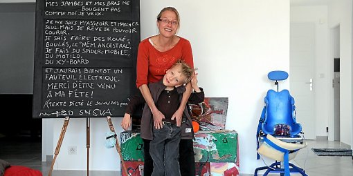 le petit Téo organise une fête pour financer un fauteuil électrique à Alès Teo-et10