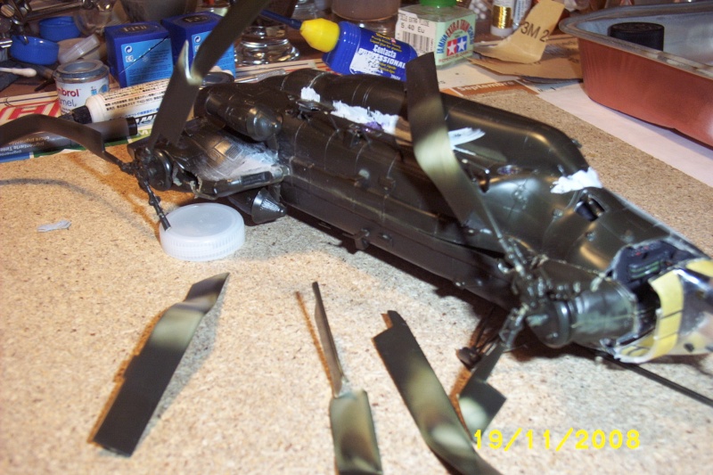 [CONCOURS HELICO] CHINOOK MH-47E (Boeing) , Maquette Revell 1/72 maj du 29/11/08  Diorama refait avec le chinook:  crash de l'appareil - Page 3 Conco140
