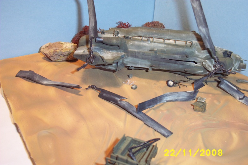 [CONCOURS HELICO] CHINOOK MH-47E (Boeing) , Maquette Revell 1/72 maj du 29/11/08  Diorama refait avec le chinook:  crash de l'appareil - Page 3 Conco146