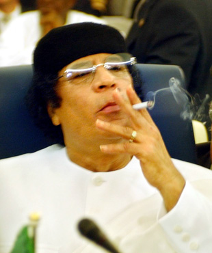 UNE ANCIENNE MUSULMANE TEMOIGNE !!! GRAVE CRISE AU MOYEN-ORIENT - Page 3 Kadafi10