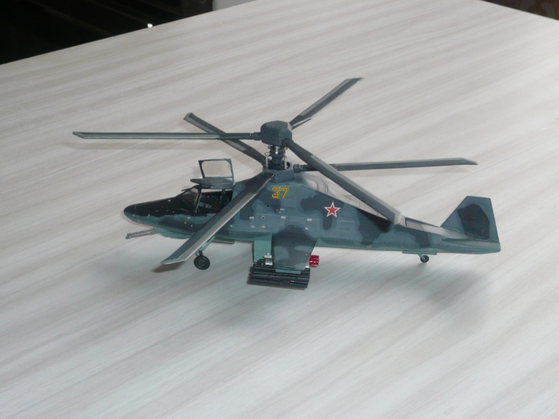 [CONCOURS HELICO] Kamov Ka-58 stealth [Revell] 1/72 MONTAGES FINIS!!!!!!!(MAJ 26/12/08) - Page 6 P1010722