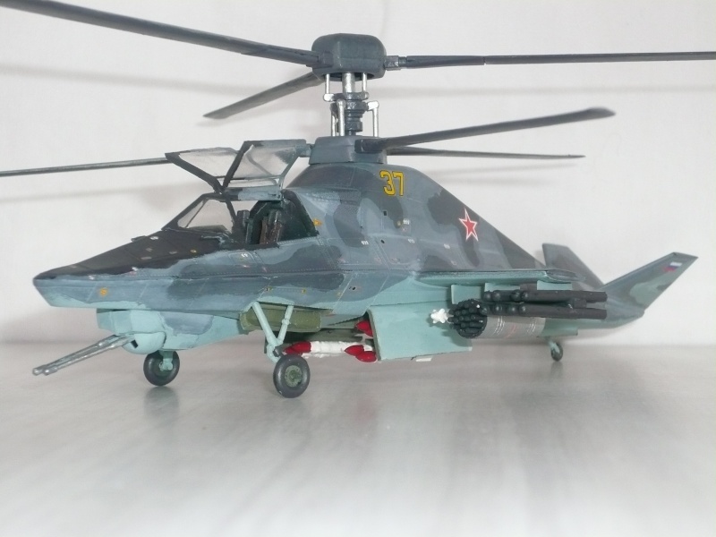 [CONCOURS HELICO] Kamov Ka-58 stealth [Revell] 1/72 MONTAGES FINIS!!!!!!!(MAJ 26/12/08) - Page 6 P1010726