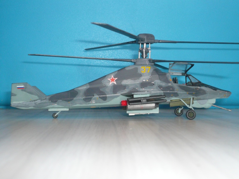 [CONCOURS HELICO] Kamov Ka-58 stealth [Revell] 1/72 MONTAGES FINIS!!!!!!!(MAJ 26/12/08) - Page 6 P1010728