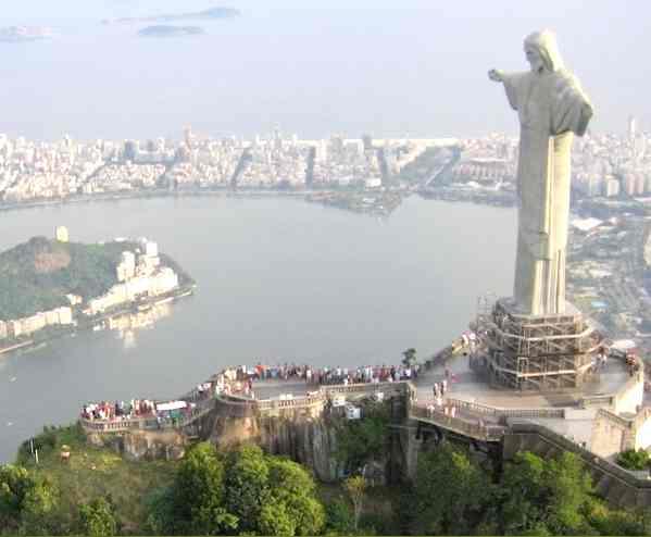 تمثال المسيح الفادي في البرازيل 54c2f310
