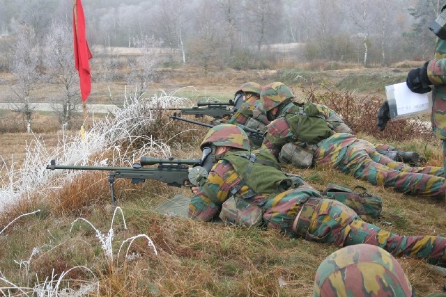 Le CAMOUFLAGE , l'art d'être discret . Camo210