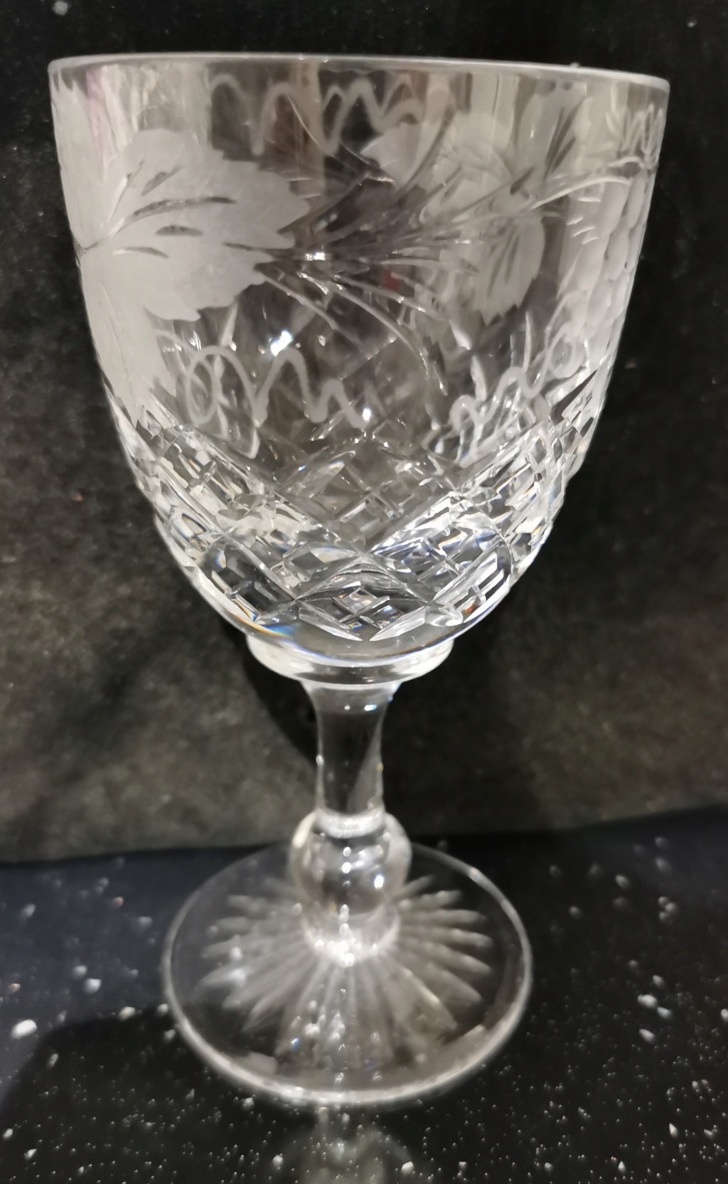 Vintage Grape & Vine Criss Cross Cut Crystal Wine Glass Img_2015